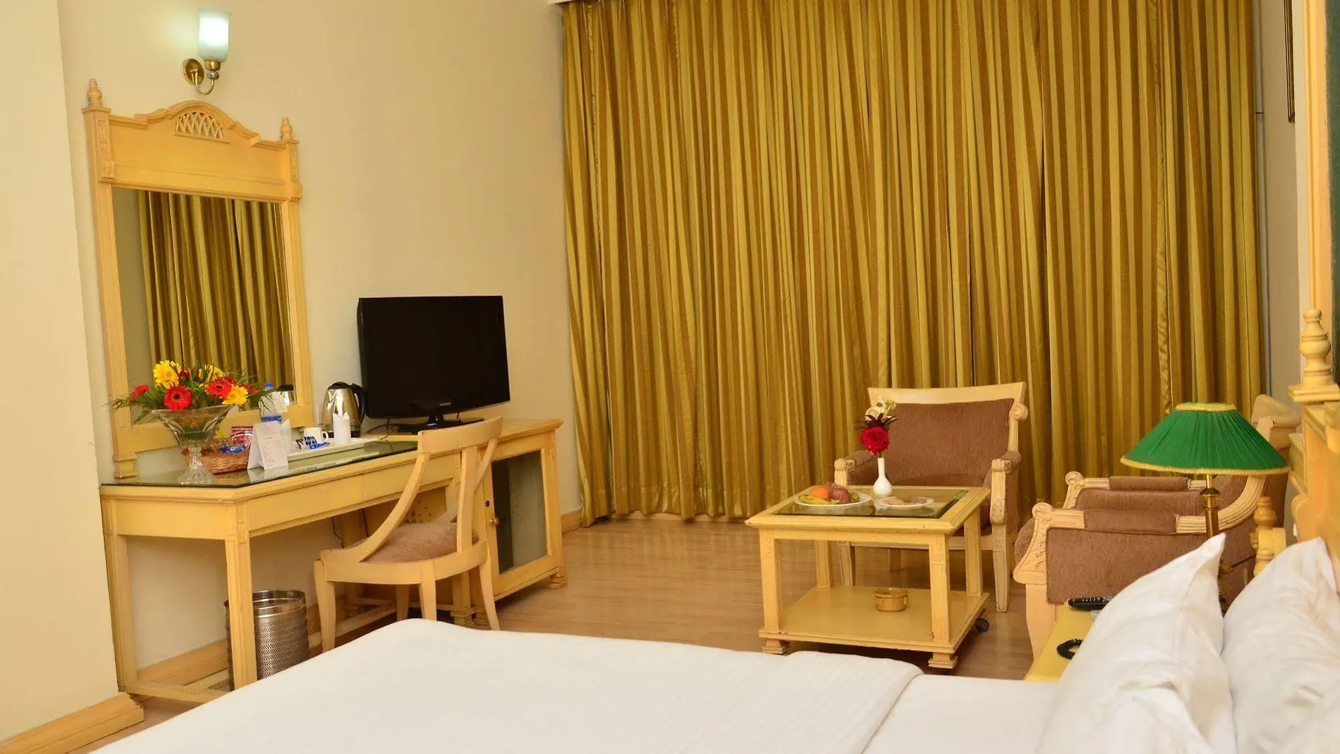 Kc Cross Road Hotel Panchkula